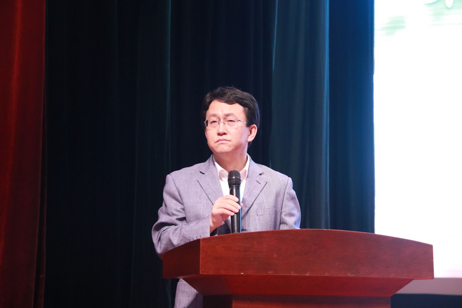 http://oa.nuc.edu.cn:8048/zfoa/userfiles/images/1536976251765.JPG